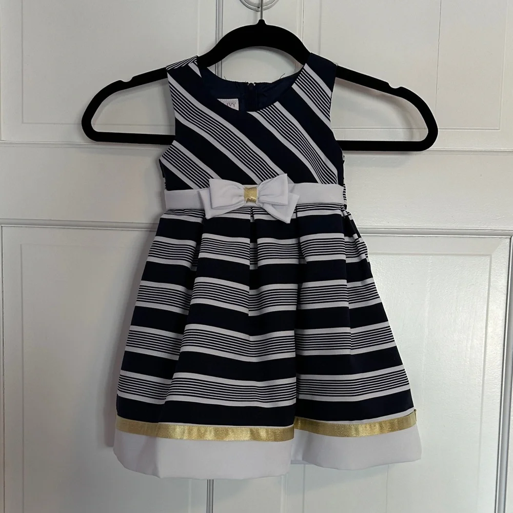 Iris and Ivy White Bonnie Jean Stripe Box Pleat Bow Dress Dress Size 24 Months